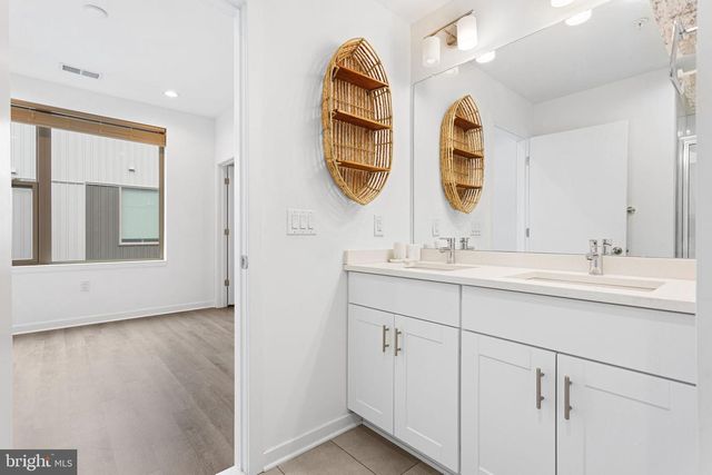 3121 BEACHVIEW LN, Philadelphia, PA 19125