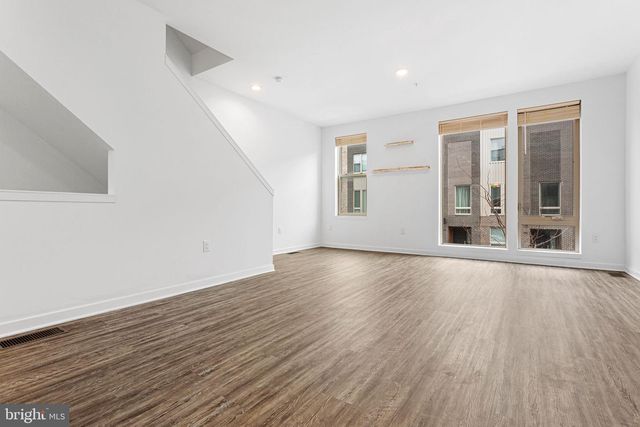 3121 BEACHVIEW LN, Philadelphia, PA 19125