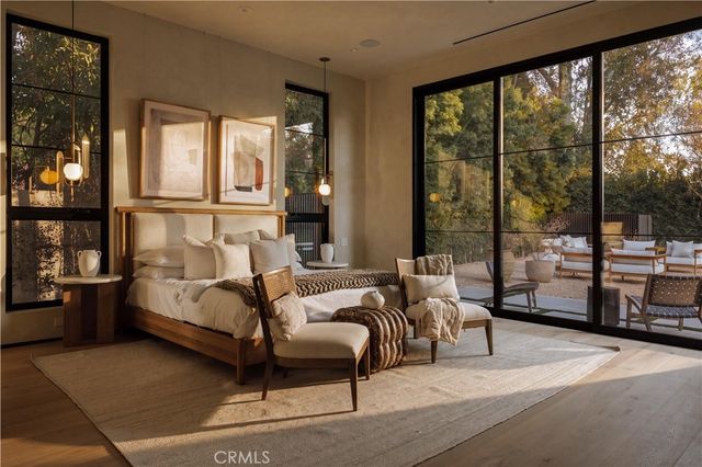 23338 Collins Street, Woodland Hills, CA 91367