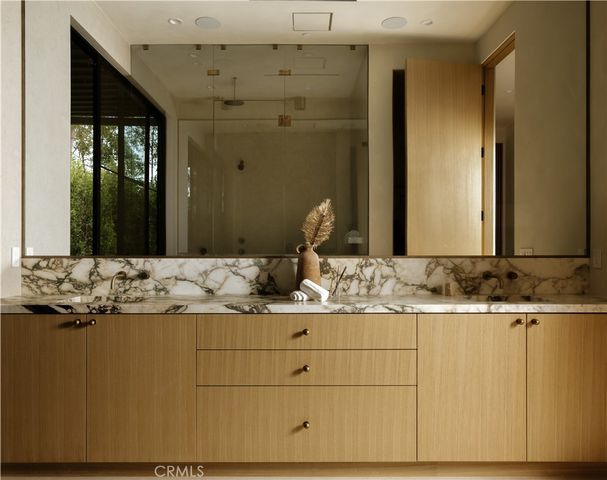 23338 Collins Street, Woodland Hills, CA 91367
