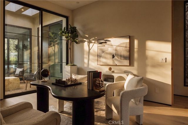 23338 Collins Street, Woodland Hills, CA 91367