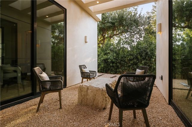 23338 Collins Street, Woodland Hills, CA 91367