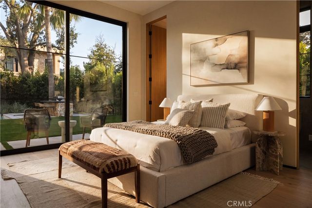 23338 Collins Street, Woodland Hills, CA 91367