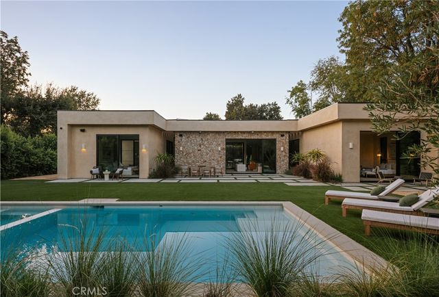 23338 Collins Street, Woodland Hills, CA 91367