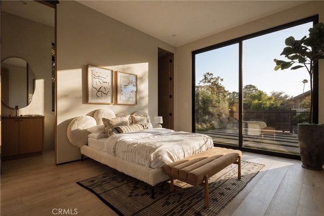 23338 Collins Street, Woodland Hills, CA 91367