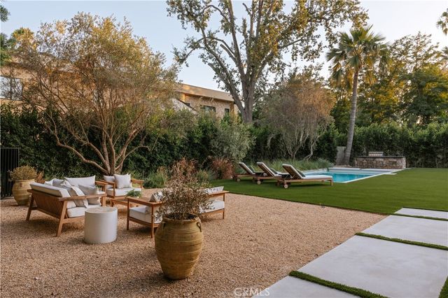 23338 Collins Street, Woodland Hills, CA 91367