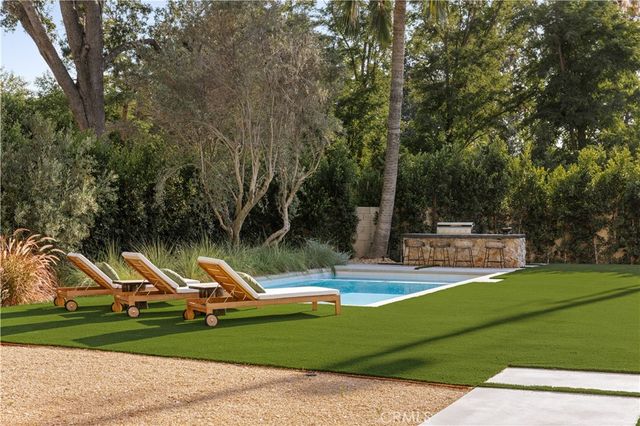 23338 Collins Street, Woodland Hills, CA 91367