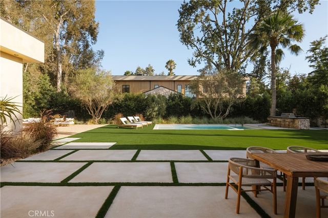 23338 Collins Street, Woodland Hills, CA 91367