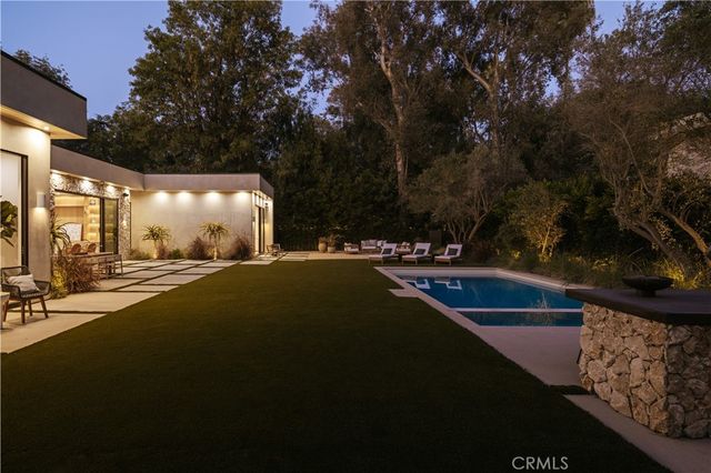 23338 Collins Street, Woodland Hills, CA 91367