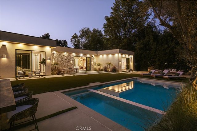 23338 Collins Street, Woodland Hills, CA 91367
