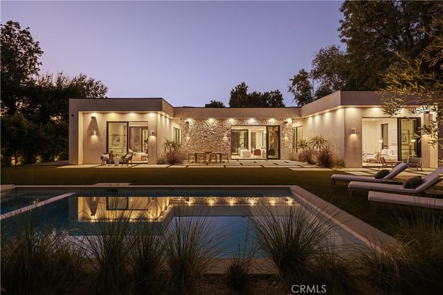 23338 Collins Street, Woodland Hills, CA 91367