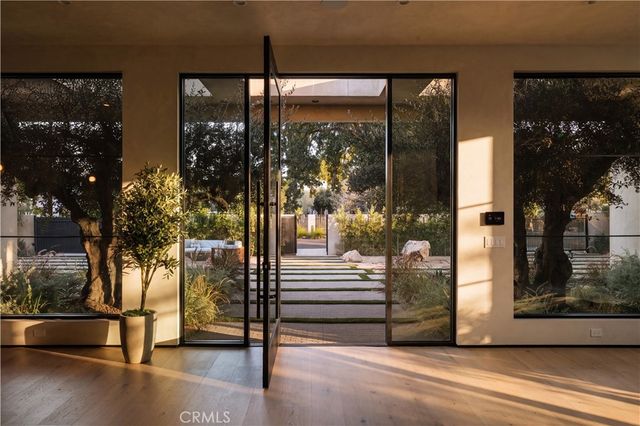 23338 Collins Street, Woodland Hills, CA 91367