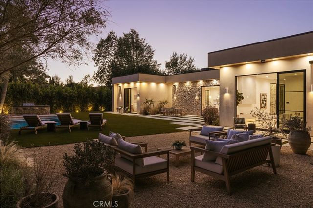 23338 Collins Street, Woodland Hills, CA 91367