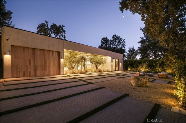 23338 Collins Street, Woodland Hills, CA 91367