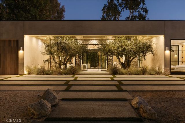 23338 Collins Street, Woodland Hills, CA 91367