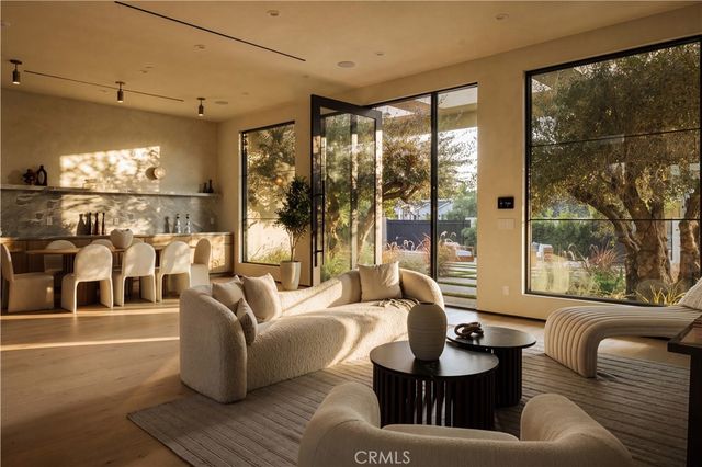 23338 Collins Street, Woodland Hills, CA 91367