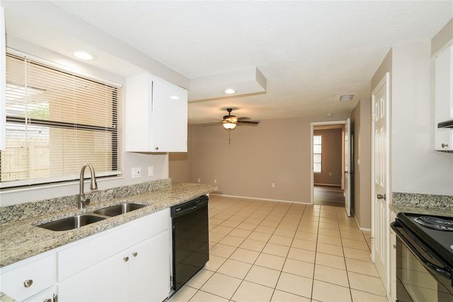2836 CINNAMON BEAR TRAIL, Palm Harbor, FL 34684