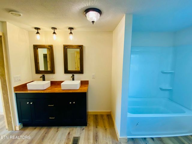 435 Stump Hollow Rd, Spring City, TN 37381