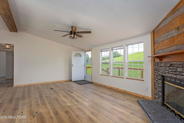 435 Stump Hollow Rd, Spring City, TN 37381