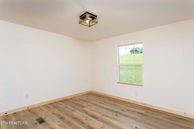 435 Stump Hollow Rd, Spring City, TN 37381