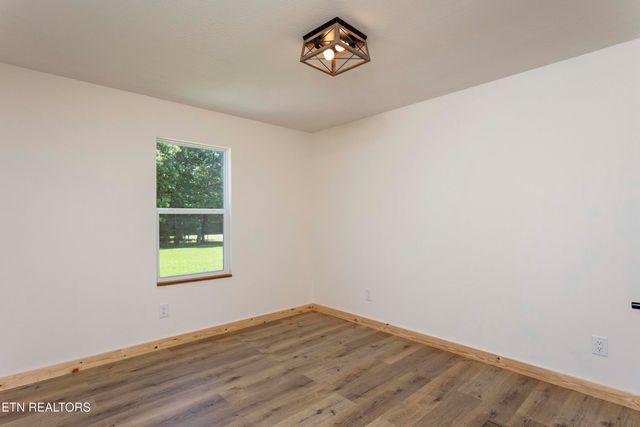 435 Stump Hollow Rd, Spring City, TN 37381
