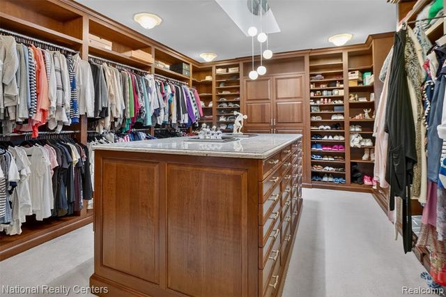 4233 N Willoway Estates Court, Bloomfield Hills, MI 48302