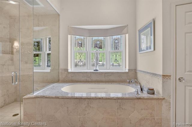 4233 N Willoway Estates Court, Bloomfield Hills, MI 48302