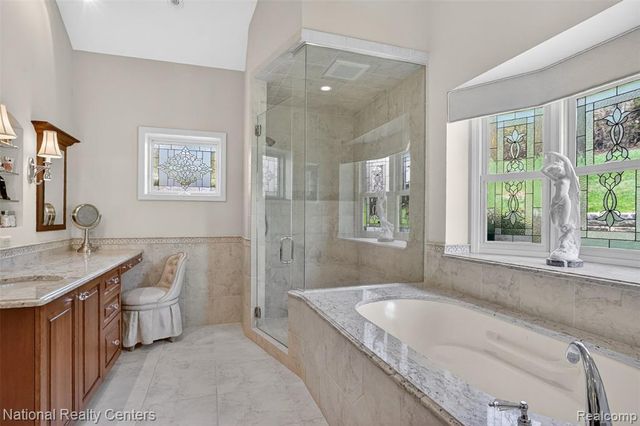 4233 N Willoway Estates Court, Bloomfield Hills, MI 48302