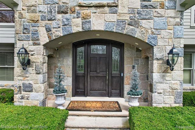 4233 N Willoway Estates Court, Bloomfield Hills, MI 48302