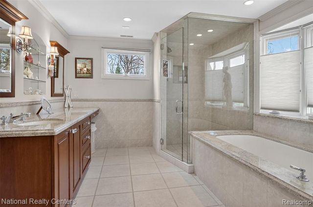 4233 N Willoway Estates Court, Bloomfield Hills, MI 48302