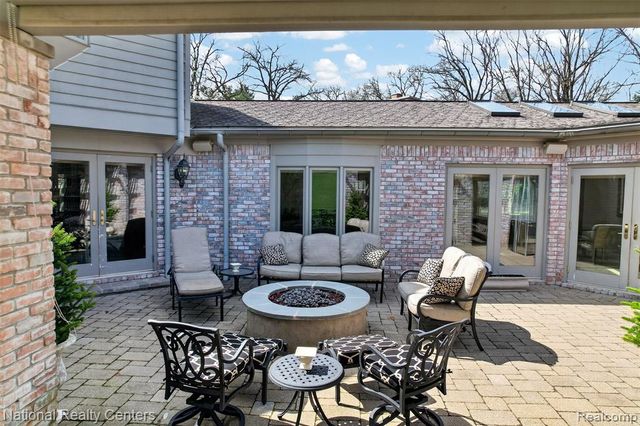 4233 N Willoway Estates Court, Bloomfield Hills, MI 48302