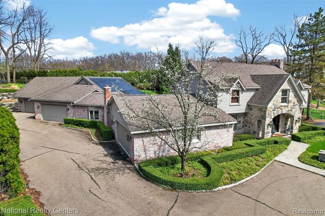 4233 N Willoway Estates Court, Bloomfield Hills, MI 48302