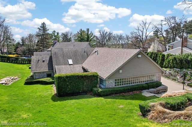 4233 N Willoway Estates Court, Bloomfield Hills, MI 48302