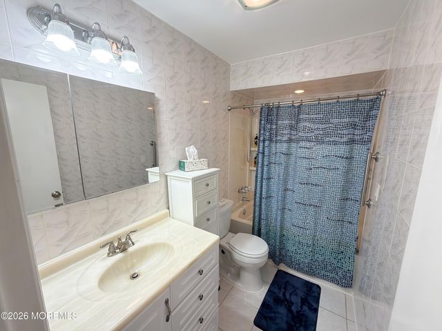 8 Seagull Lane, Howell, NJ 07731