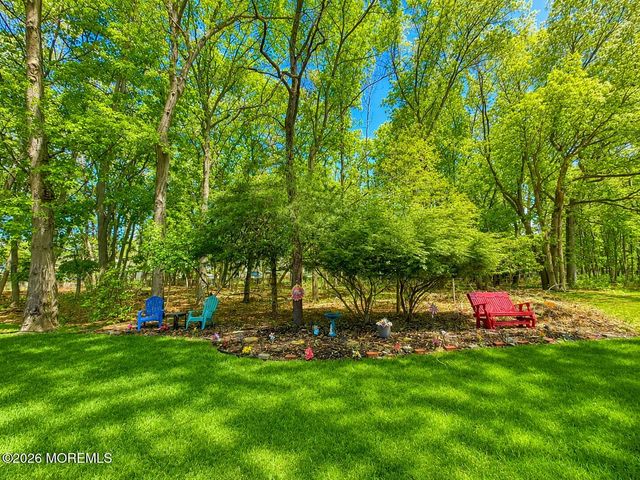 8 Seagull Lane, Howell, NJ 07731