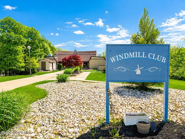 8 Seagull Lane, Howell, NJ 07731