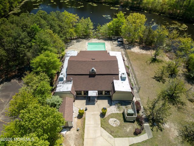 8 Seagull Lane, Howell, NJ 07731