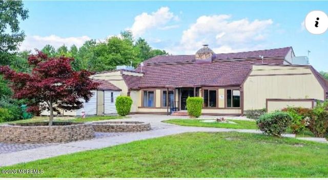 8 Seagull Lane, Howell, NJ 07731