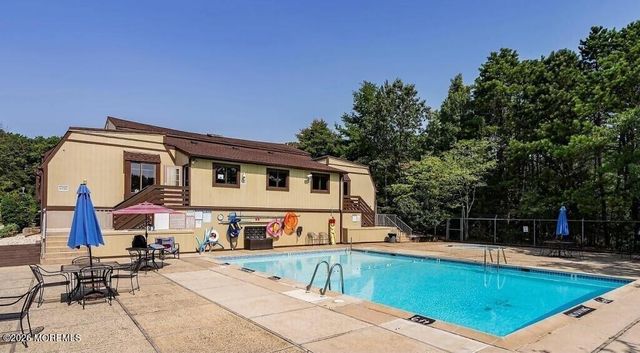 8 Seagull Lane, Howell, NJ 07731