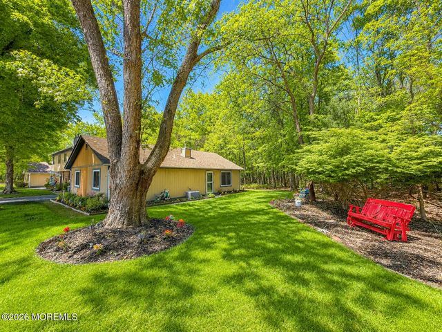 8 Seagull Lane, Howell, NJ 07731