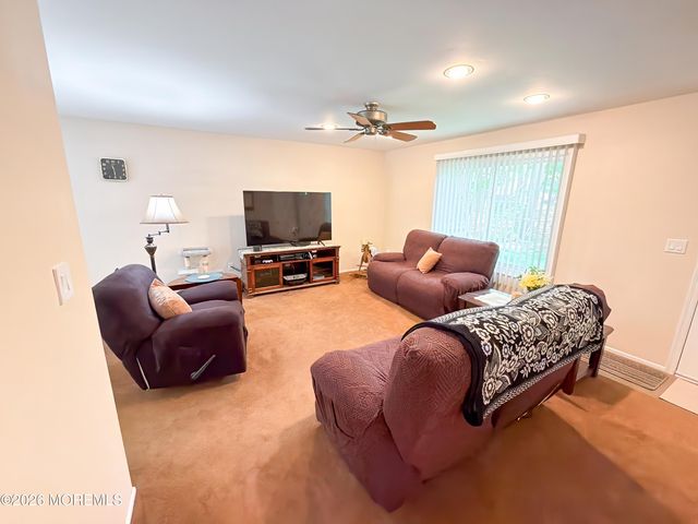 8 Seagull Lane, Howell, NJ 07731