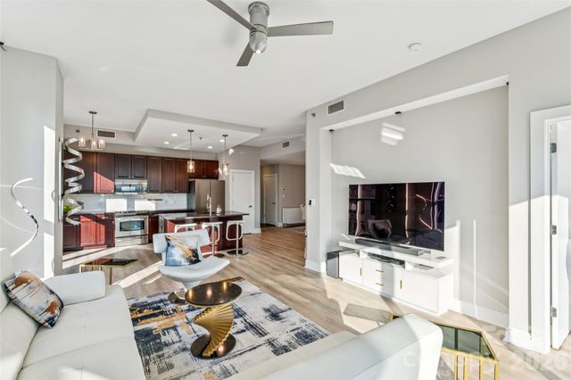 333 W Trade Street 2200, Charlotte, NC 28202