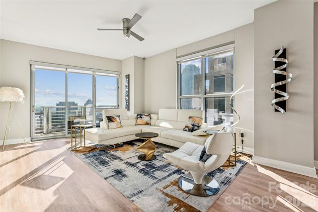 333 W Trade Street 2200, Charlotte, NC 28202