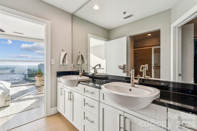 333 W Trade Street 2200, Charlotte, NC 28202