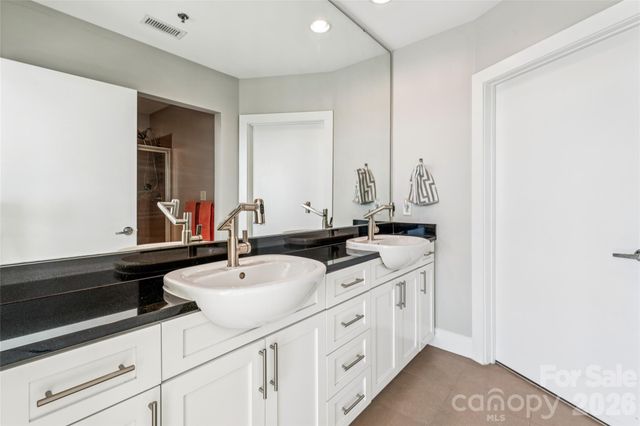 333 W Trade Street 2200, Charlotte, NC 28202