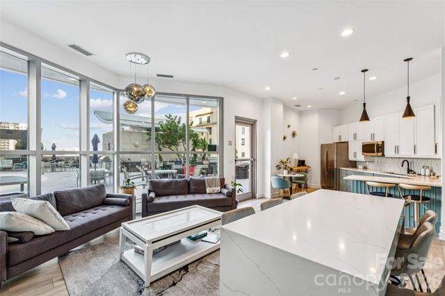 333 W Trade Street 2200, Charlotte, NC 28202