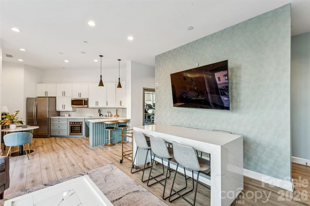 333 W Trade Street 2200, Charlotte, NC 28202