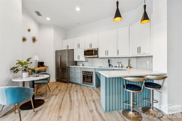 333 W Trade Street 2200, Charlotte, NC 28202
