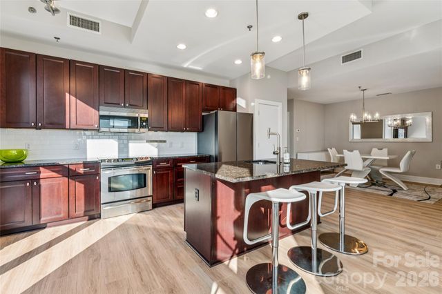 333 W Trade Street 2200, Charlotte, NC 28202