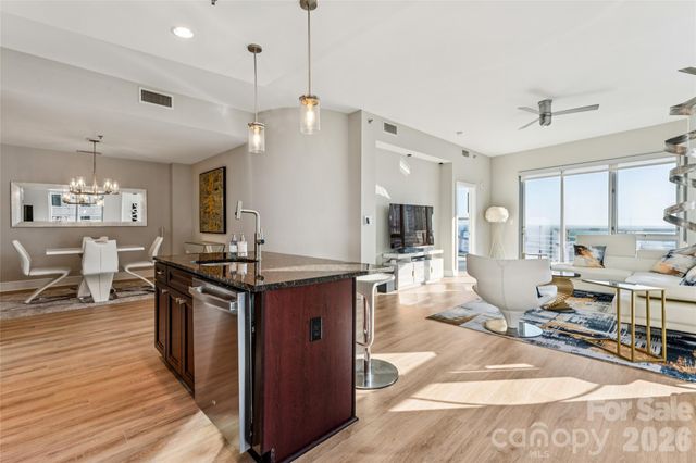 333 W Trade Street 2200, Charlotte, NC 28202